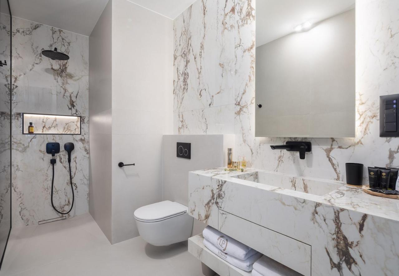 Luxury Rooms Le Prestige Few Minutes From Split'S Iconic Waterfront Exterior photo
