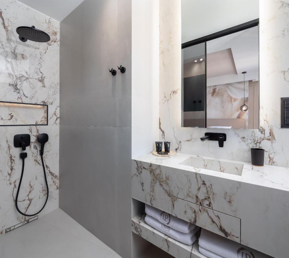 Luxury Rooms Le Prestige Few Minutes From Split'S Iconic Waterfront Exterior photo