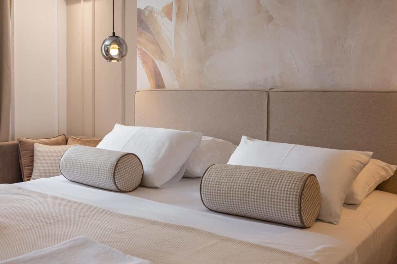 Luxury Rooms Le Prestige Few Minutes From Split'S Iconic Waterfront Exterior photo