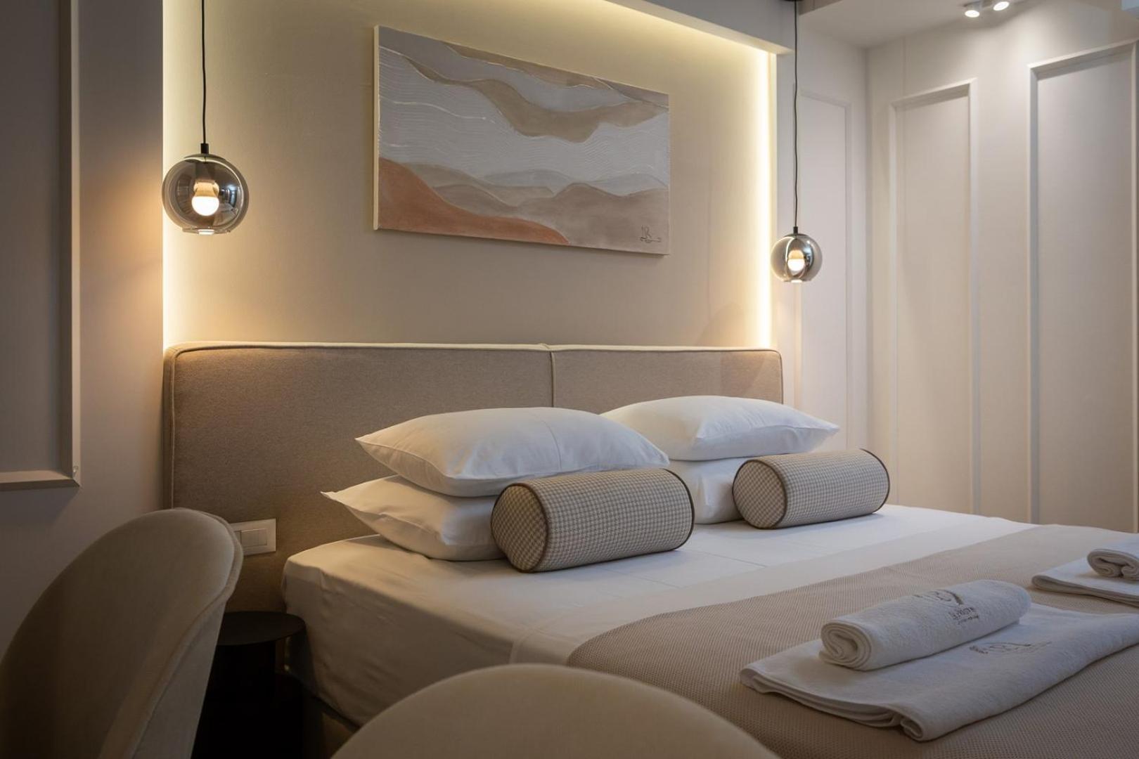 Luxury Rooms Le Prestige Few Minutes From Split'S Iconic Waterfront Exterior photo