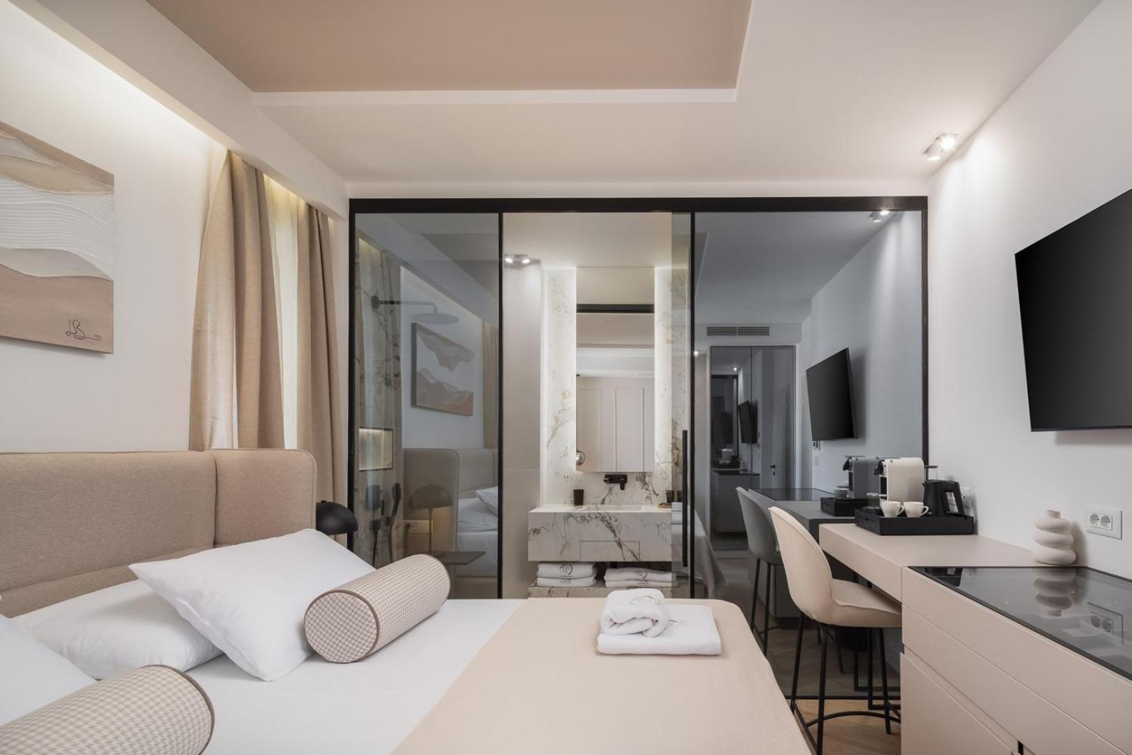 Luxury Rooms Le Prestige Few Minutes From Split'S Iconic Waterfront Exterior photo