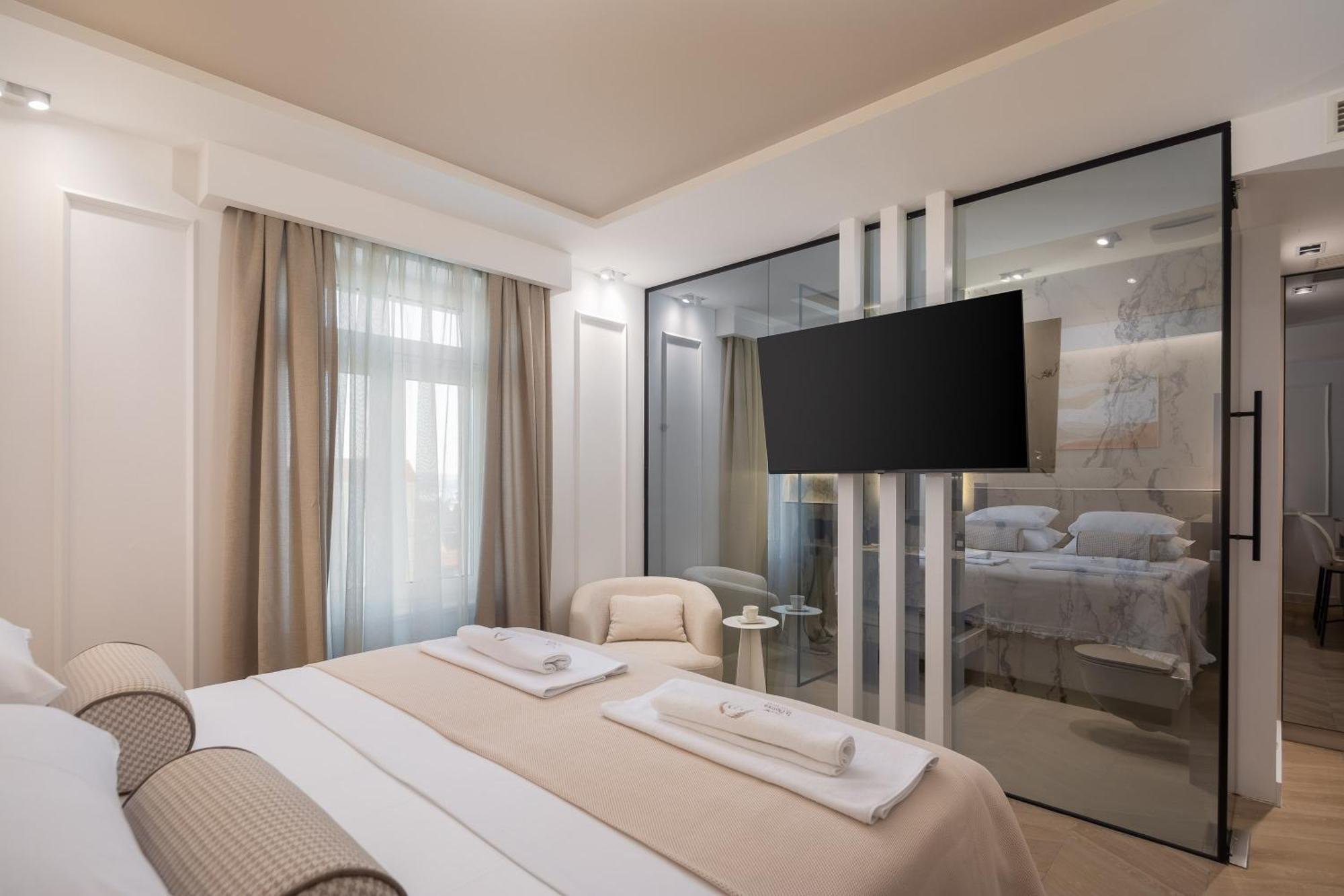 Luxury Rooms Le Prestige Few Minutes From Split'S Iconic Waterfront Exterior photo