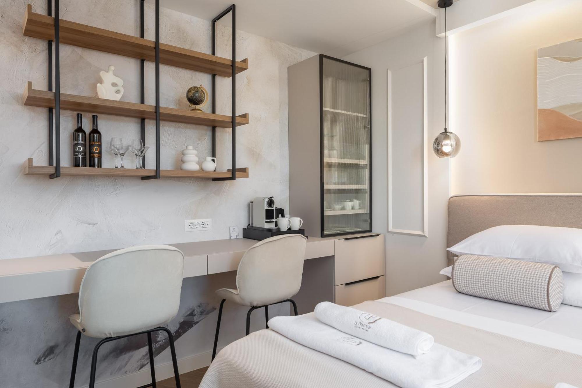 Luxury Rooms Le Prestige Few Minutes From Split'S Iconic Waterfront Exterior photo