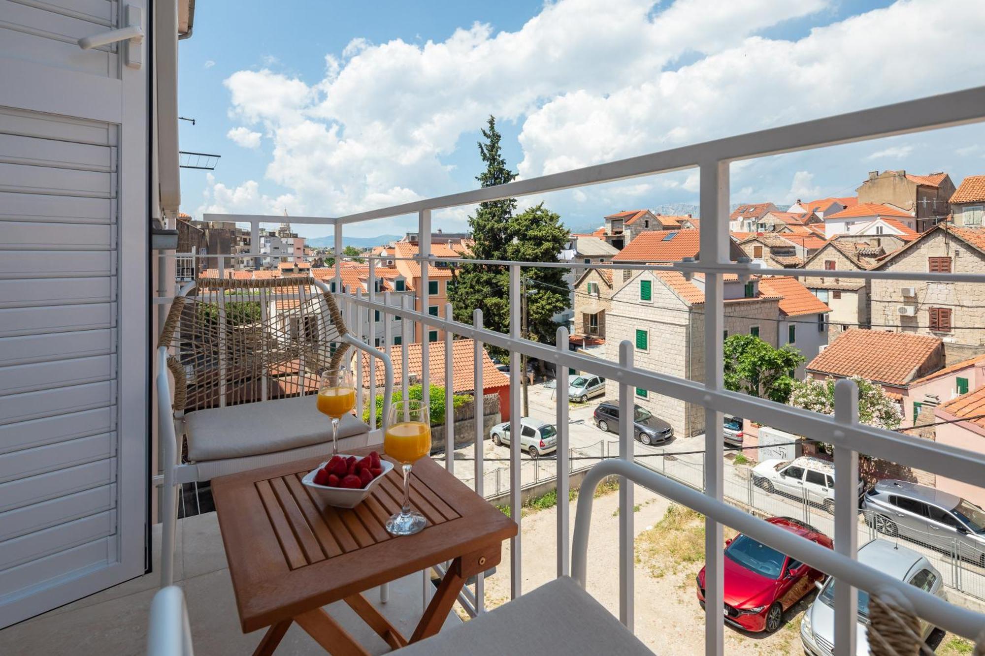 Luxury Rooms Le Prestige Few Minutes From Split'S Iconic Waterfront Exterior photo